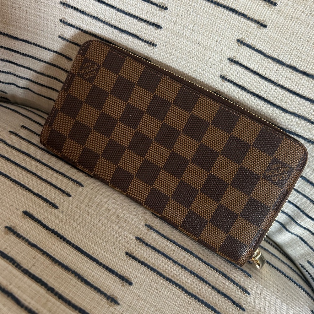 Authentic Louis Vuitton Zippy Damier Ebene Wallet